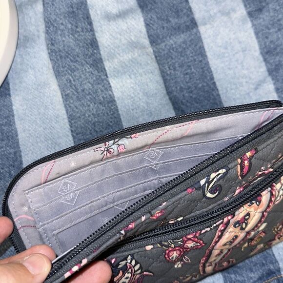 VB Felicity Paisley Gray Pink White Fuchsia Quilted Floral Zip Wristlet Wallet - Picture 11 of 12